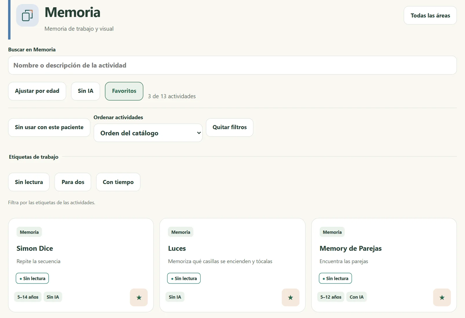 El área Memoria con el filtro Favoritos activo, «3 de 13 actividades»: Simon Dice, Luces y Memory de Parejas, con su edad orientativa y si usan IA.